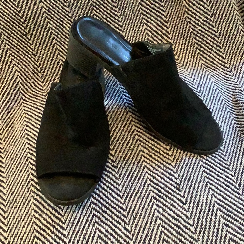 Suede Black Sandals